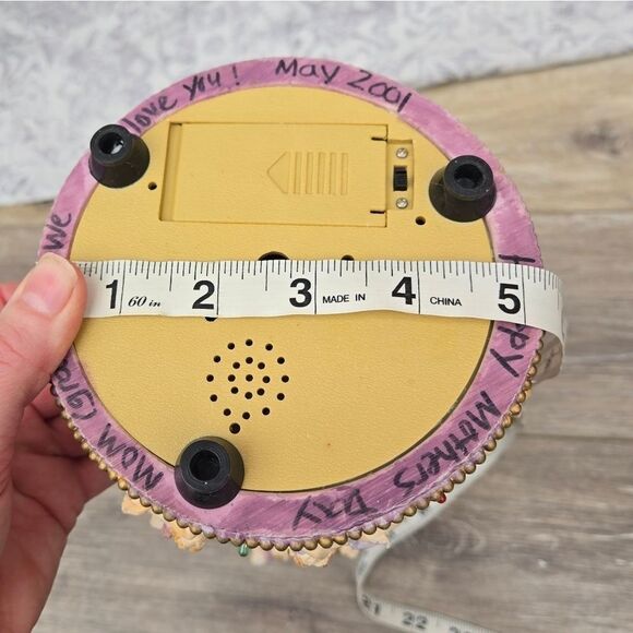 Beautiful Collectible Carousel That Lights Up With Use Of Batteries And Winds Up - Picture 5 of 15